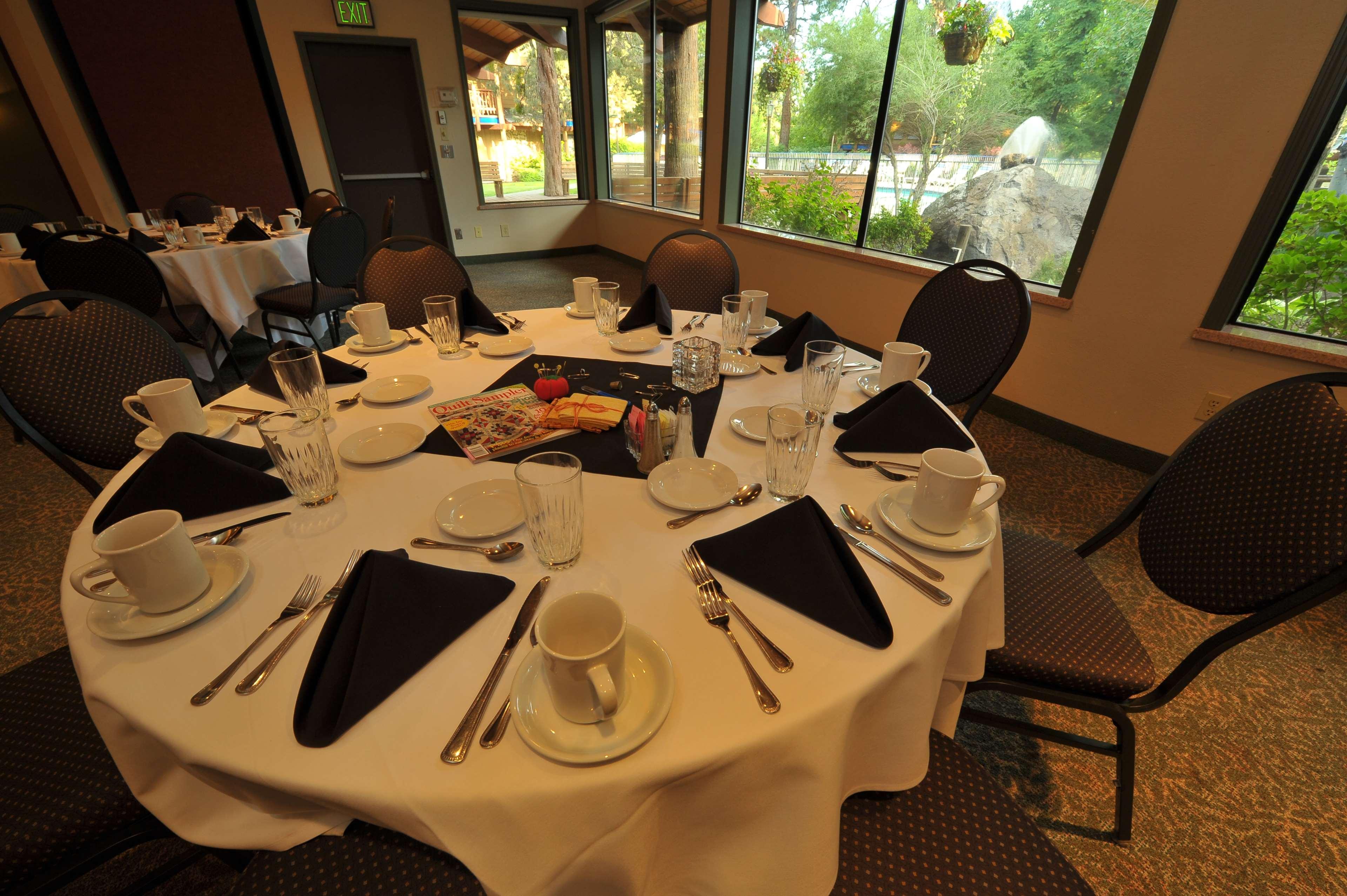Shilo Inn Suites Hotel - Bend Restoran gambar